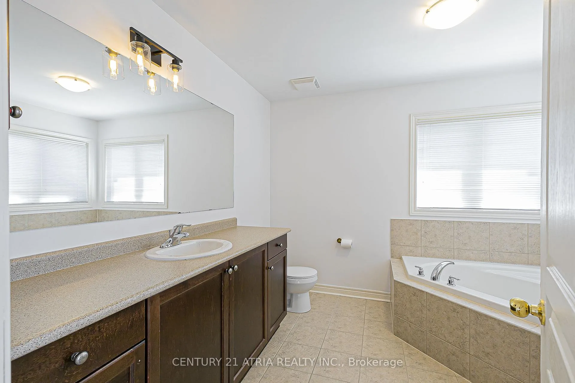 Photo 25 of 32 Silkgrove Terrace, Markham, Wismer — HOMEH