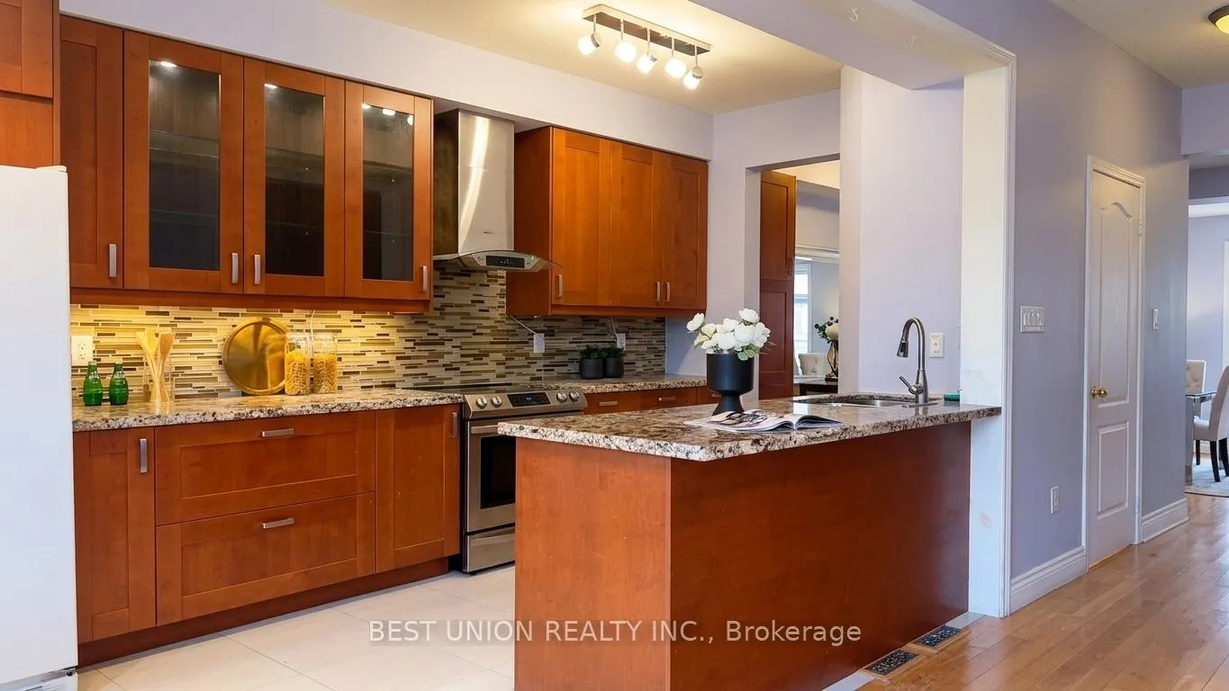 Photo 10 of 320 Country Glen Road, Markham, Cornell — HOMEH