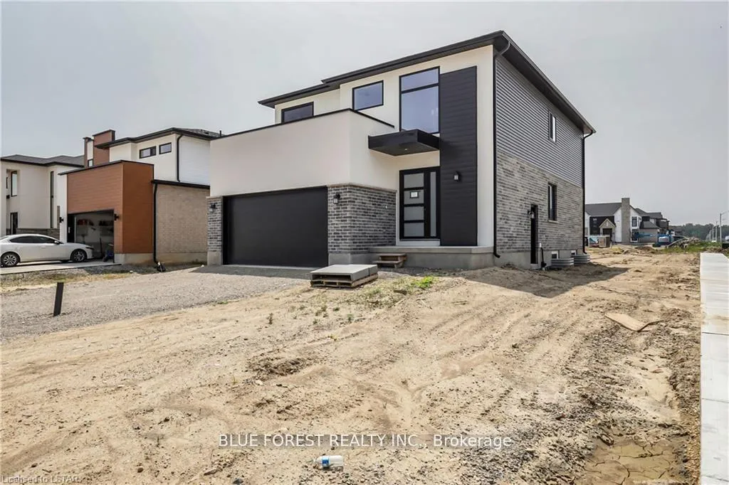 Photo 3 of 29 Poole Crescent, Middlesex Centre, Komoka — HOMEH