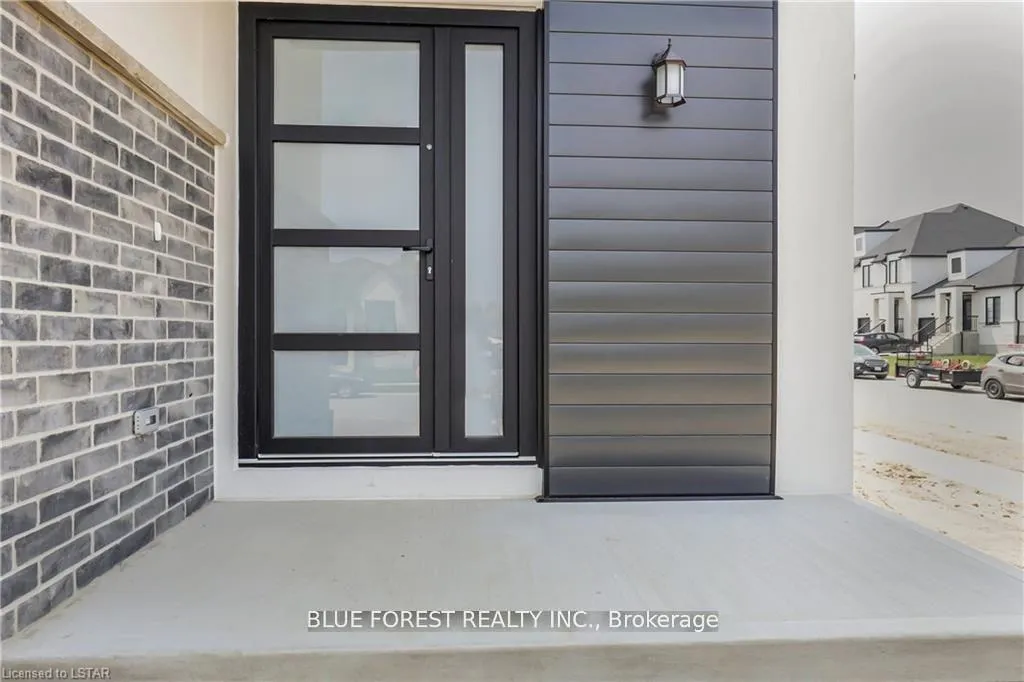Photo 4 of 29 Poole Crescent, Middlesex Centre, Komoka — HOMEH