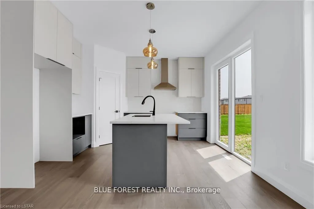 Photo 15 of 29 Poole Crescent, Middlesex Centre, Komoka — HOMEH