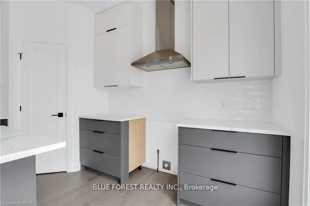 Photo 16 of 29 Poole Crescent, Middlesex Centre, Komoka — HOMEH