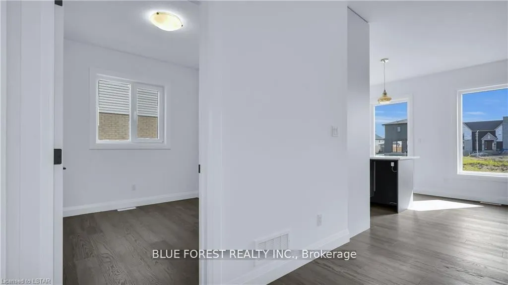 Photo 18 of 29 Poole Crescent, Middlesex Centre, Komoka — HOMEH