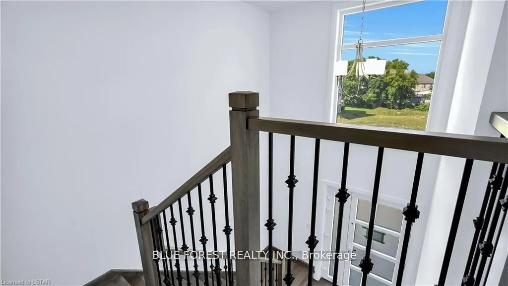 Photo 21 of 29 Poole Crescent, Middlesex Centre, Komoka — HOMEH