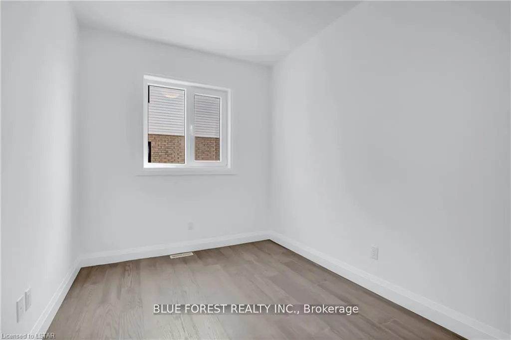 Photo 35 of 29 Poole Crescent, Middlesex Centre, Komoka — HOMEH