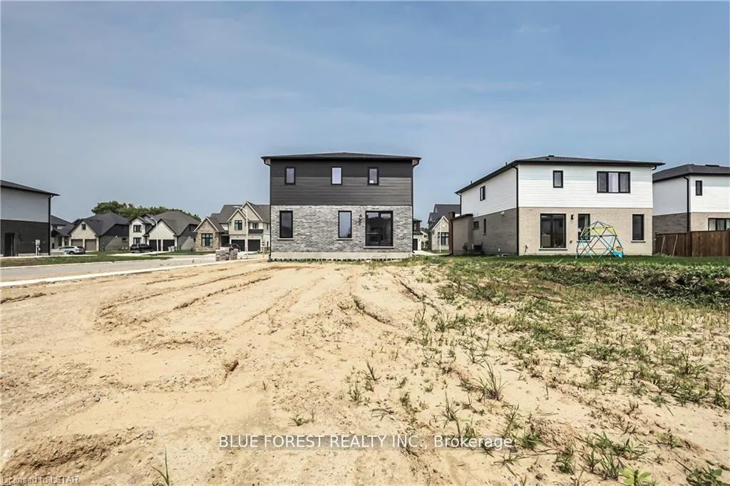Photo 43 of 29 Poole Crescent, Middlesex Centre, Komoka — HOMEH