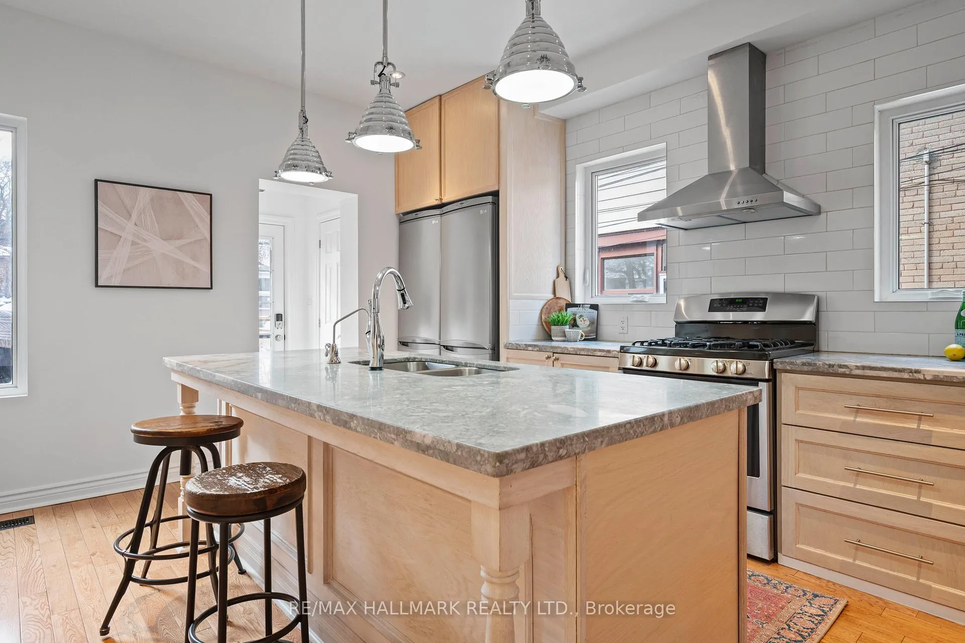 Photo 10 of 17 Mountnoel Avenue, Toronto, Greenwood-Coxwell — HOMEH