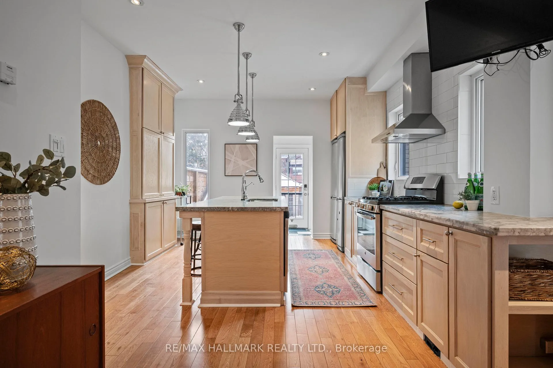 Photo 17 of 17 Mountnoel Avenue, Toronto, Greenwood-Coxwell — HOMEH