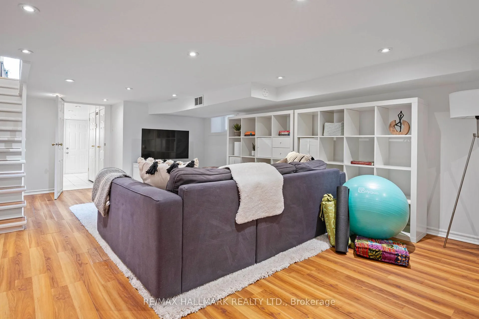 Photo 36 of 17 Mountnoel Avenue, Toronto, Greenwood-Coxwell — HOMEH