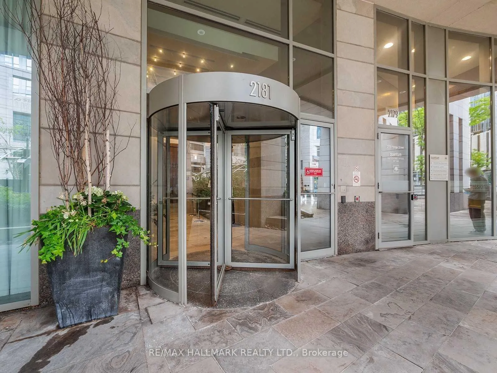 Photo 4 of Unit 2803, 2181 Yonge Street, Toronto, Mount Pleasant West — HOMEH