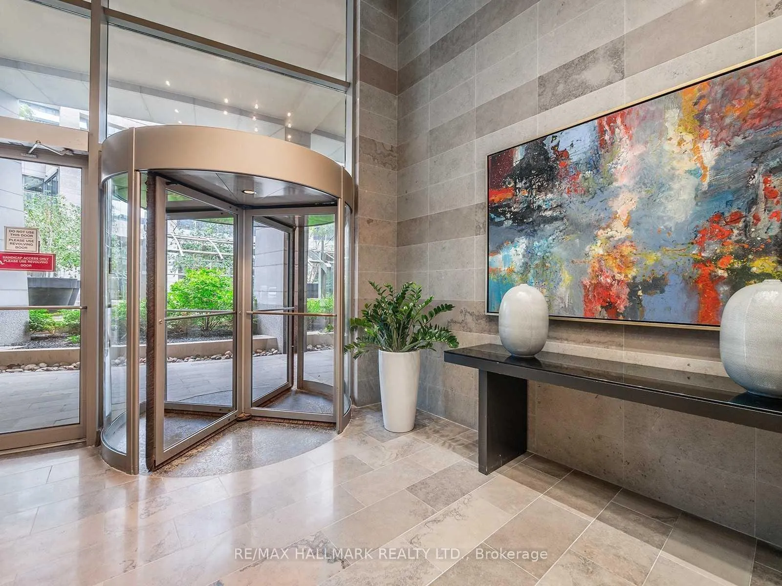 Photo 5 of Unit 2803, 2181 Yonge Street, Toronto, Mount Pleasant West — HOMEH