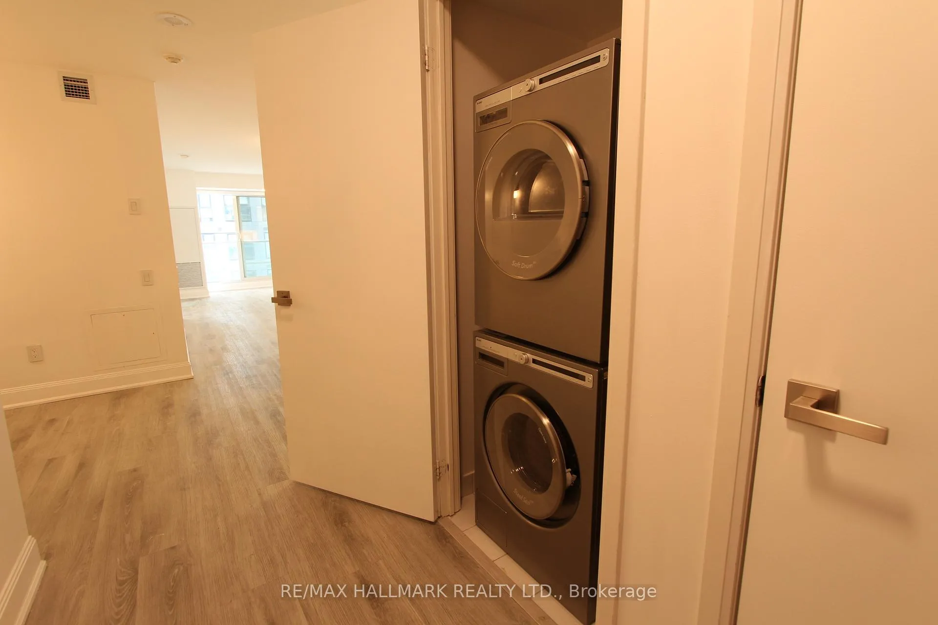 Photo 15 of Unit 2803, 2181 Yonge Street, Toronto, Mount Pleasant West — HOMEH