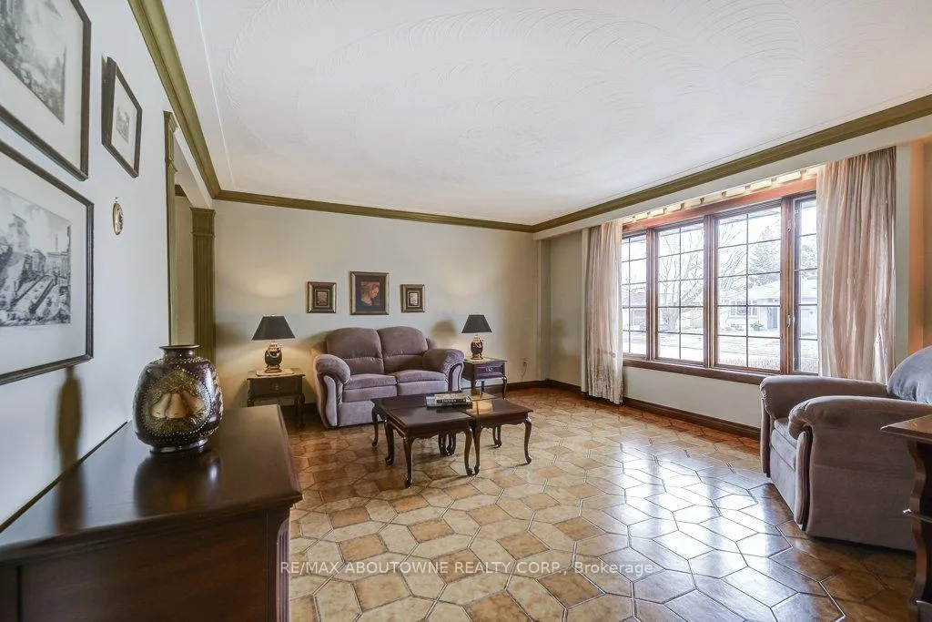 Photo 8 of 17 Duffield Road, Etobicoke, Willowridge-Martingrove-Richview — HOMEH