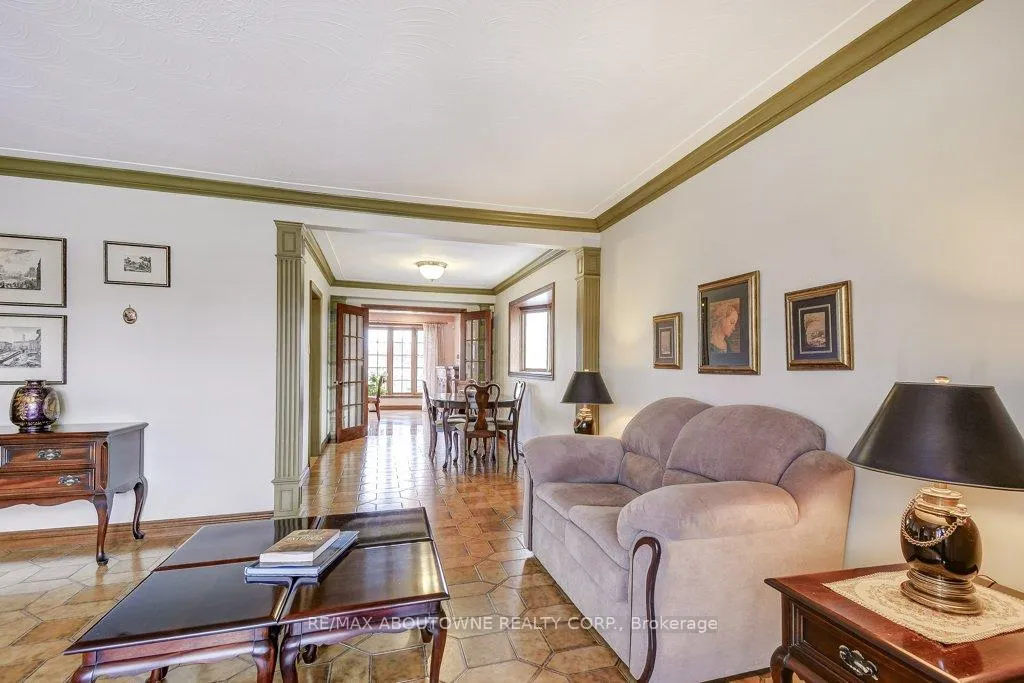 Photo 9 of 17 Duffield Road, Etobicoke, Willowridge-Martingrove-Richview — HOMEH