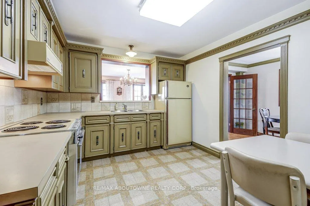 Photo 10 of 17 Duffield Road, Etobicoke, Willowridge-Martingrove-Richview — HOMEH