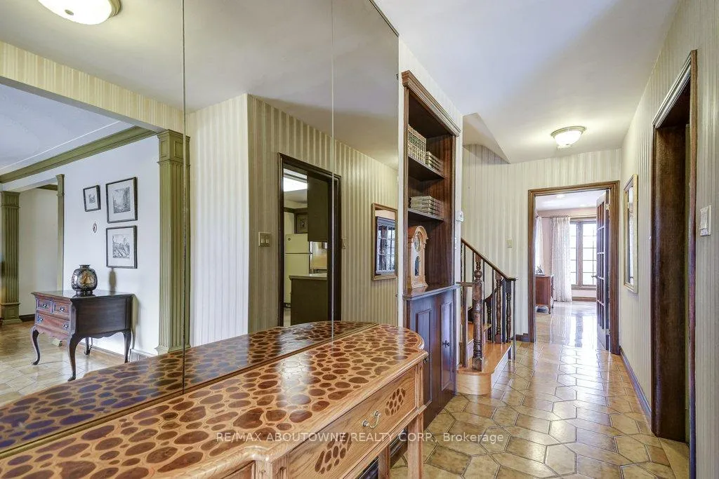 Photo 11 of 17 Duffield Road, Etobicoke, Willowridge-Martingrove-Richview — HOMEH
