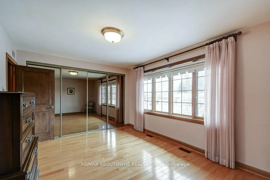 Photo 12 of 17 Duffield Road, Etobicoke, Willowridge-Martingrove-Richview — HOMEH