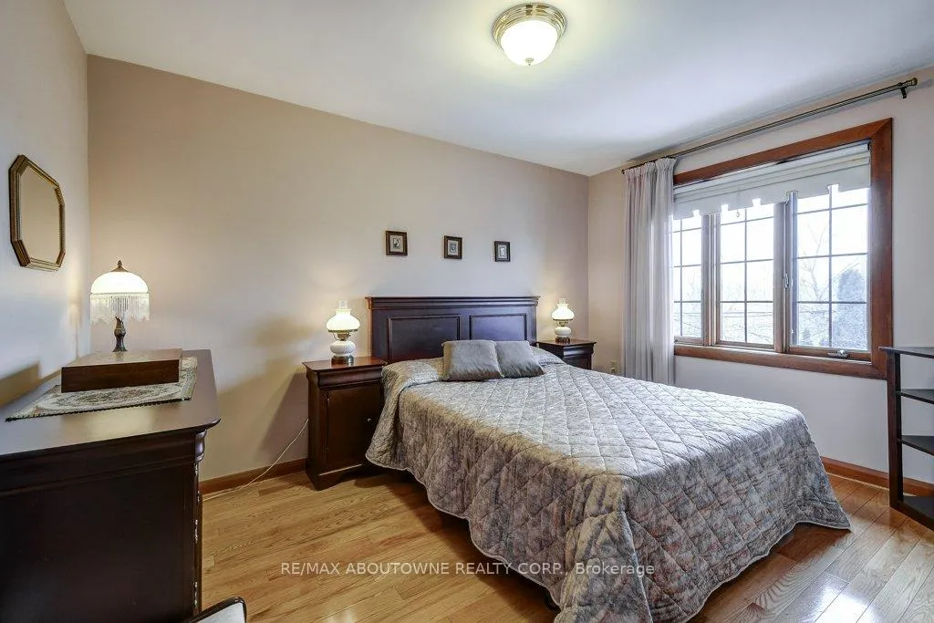 Photo 13 of 17 Duffield Road, Etobicoke, Willowridge-Martingrove-Richview — HOMEH