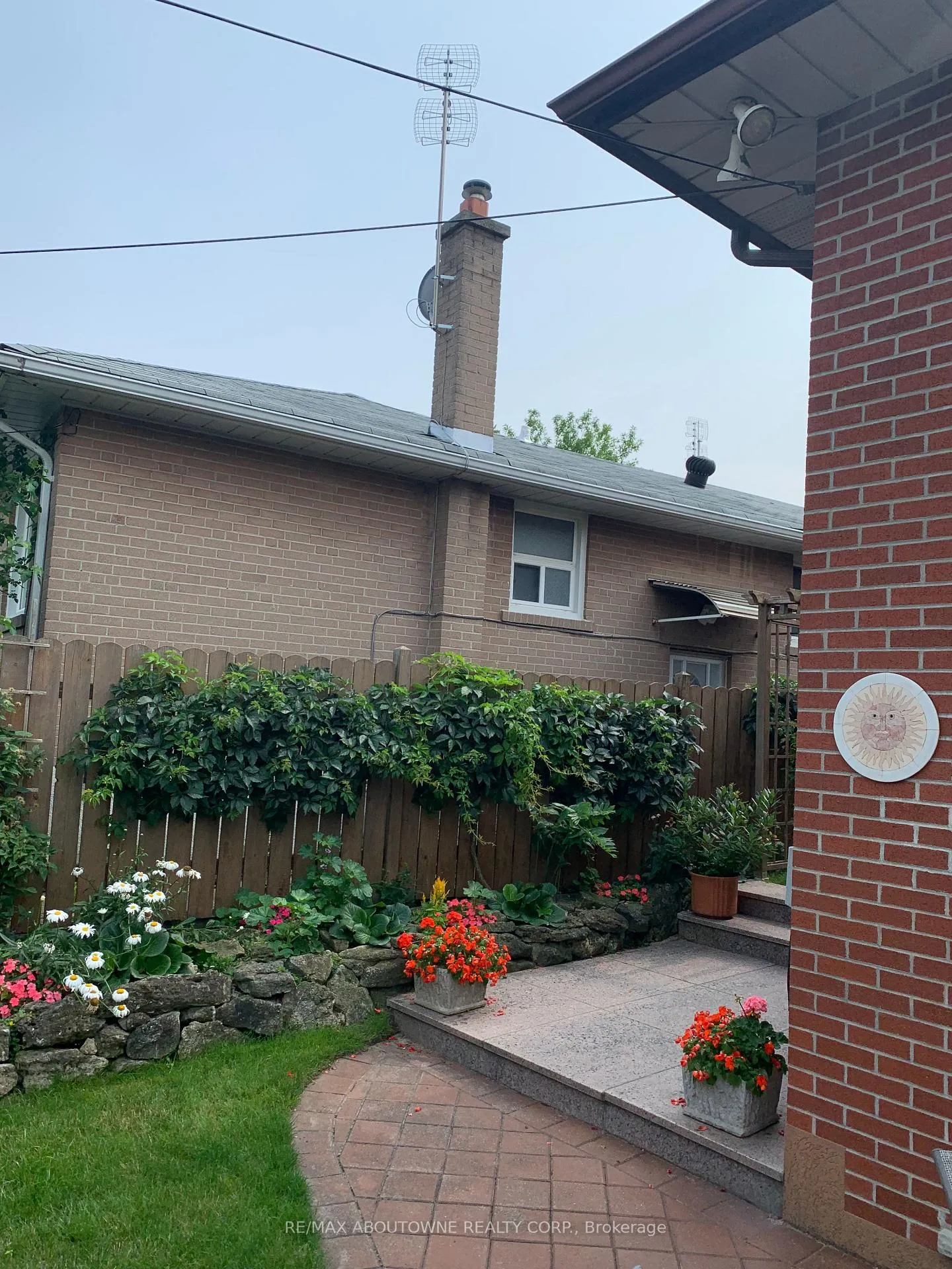 Photo 37 of 17 Duffield Road, Etobicoke, Willowridge-Martingrove-Richview — HOMEH