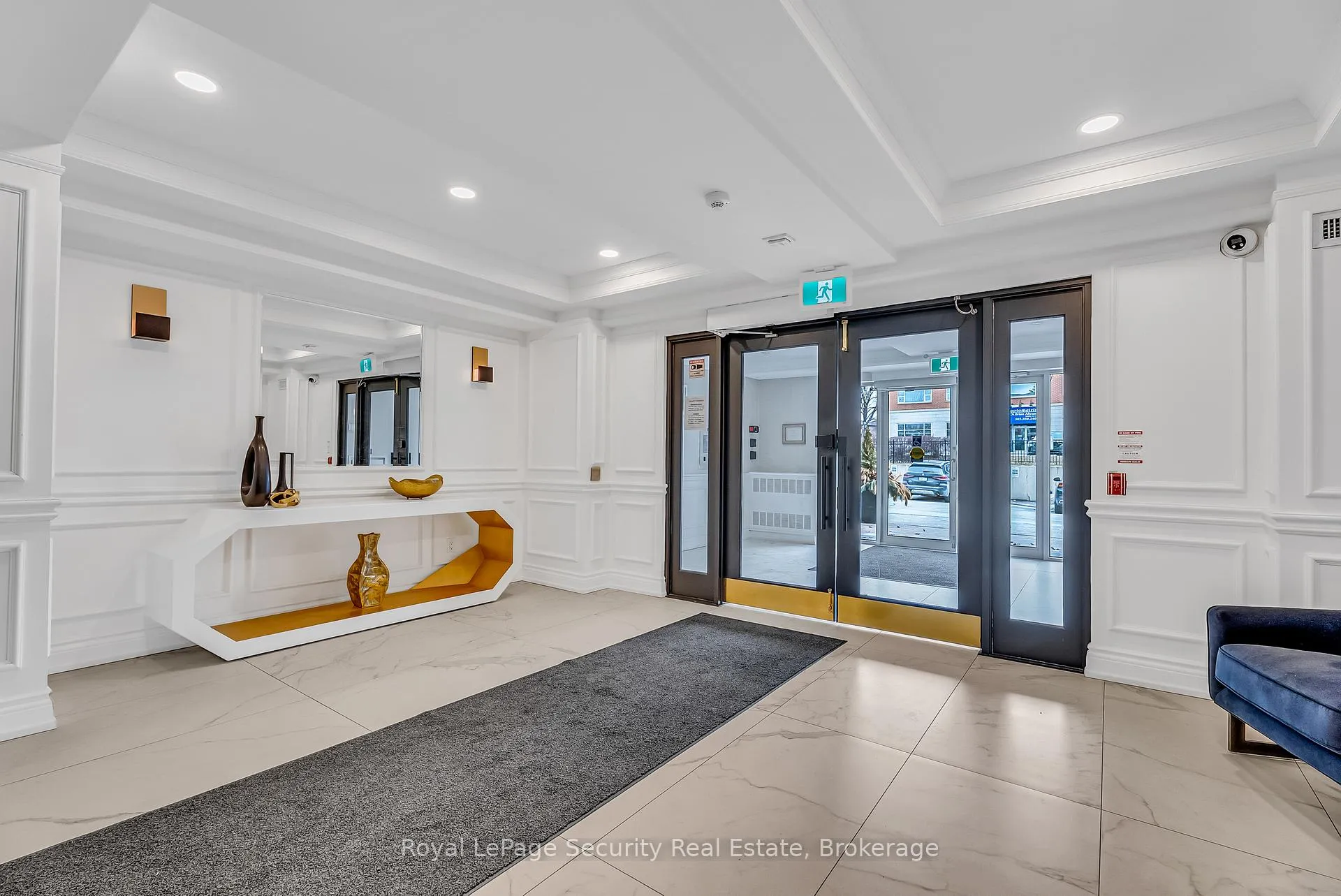 Photo 3 of Unit 209, 4620 Highway 7, Vaughan, East Woodbridge — HOMEH