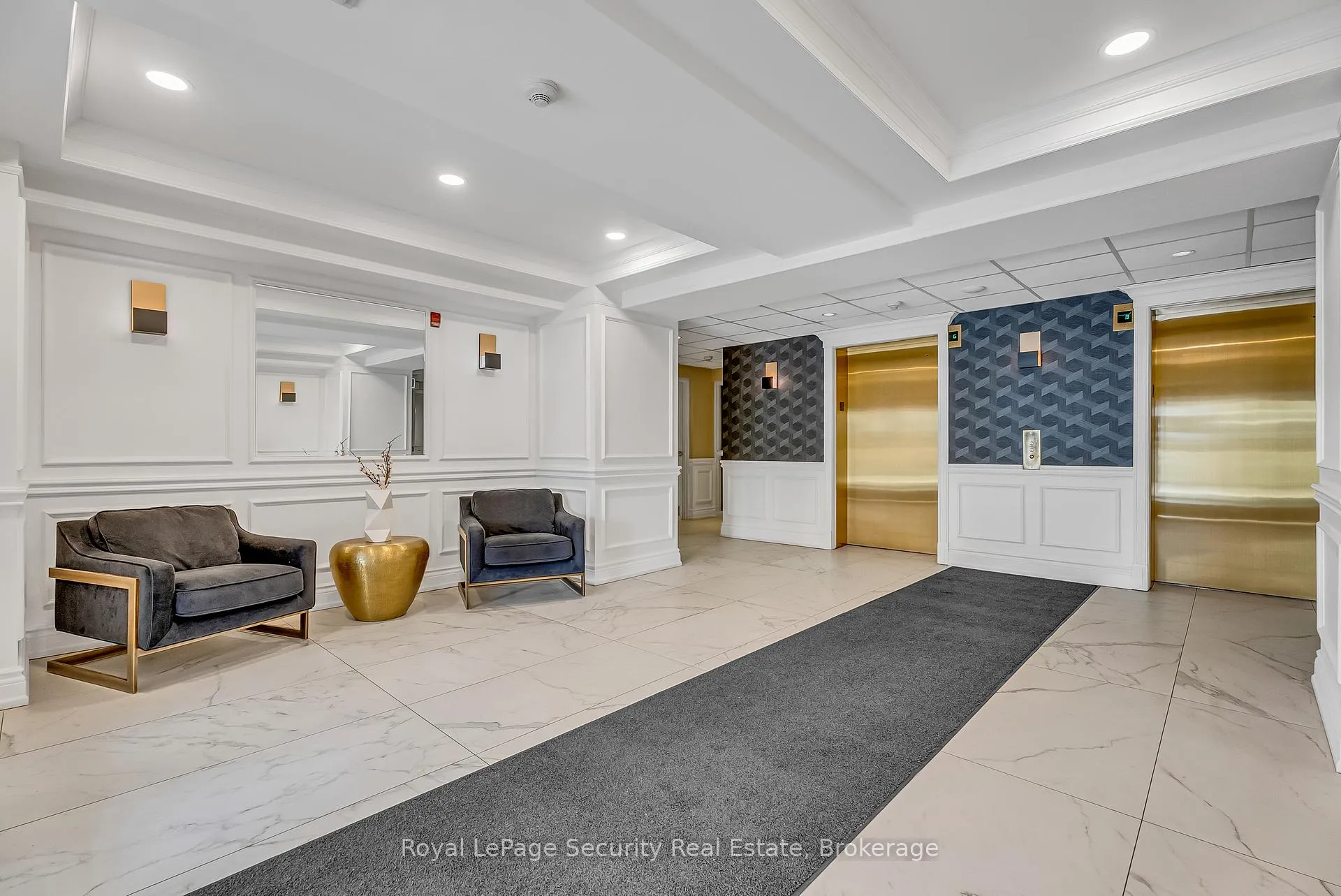Photo 4 of Unit 209, 4620 Highway 7, Vaughan, East Woodbridge — HOMEH
