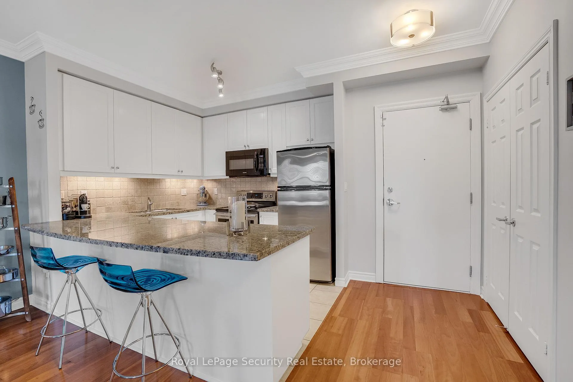 Photo 6 of Unit 209, 4620 Highway 7, Vaughan, East Woodbridge — HOMEH