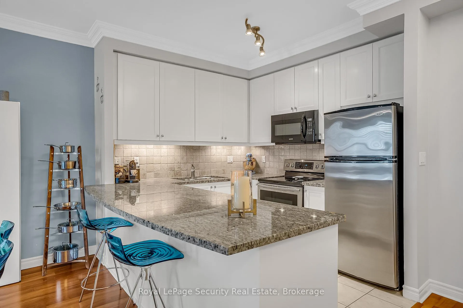 Photo 7 of Unit 209, 4620 Highway 7, Vaughan, East Woodbridge — HOMEH