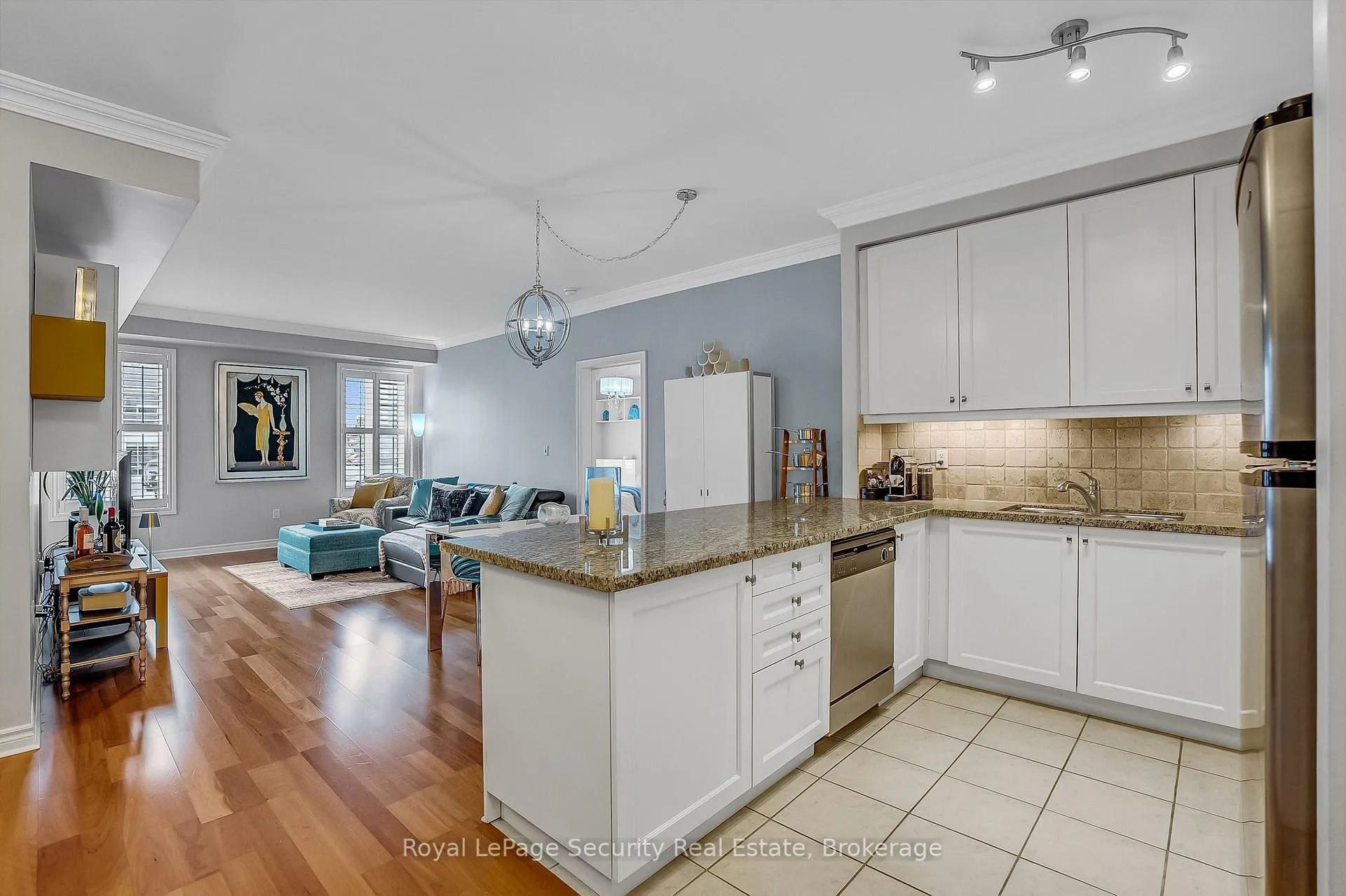 Photo 8 of Unit 209, 4620 Highway 7, Vaughan, East Woodbridge — HOMEH