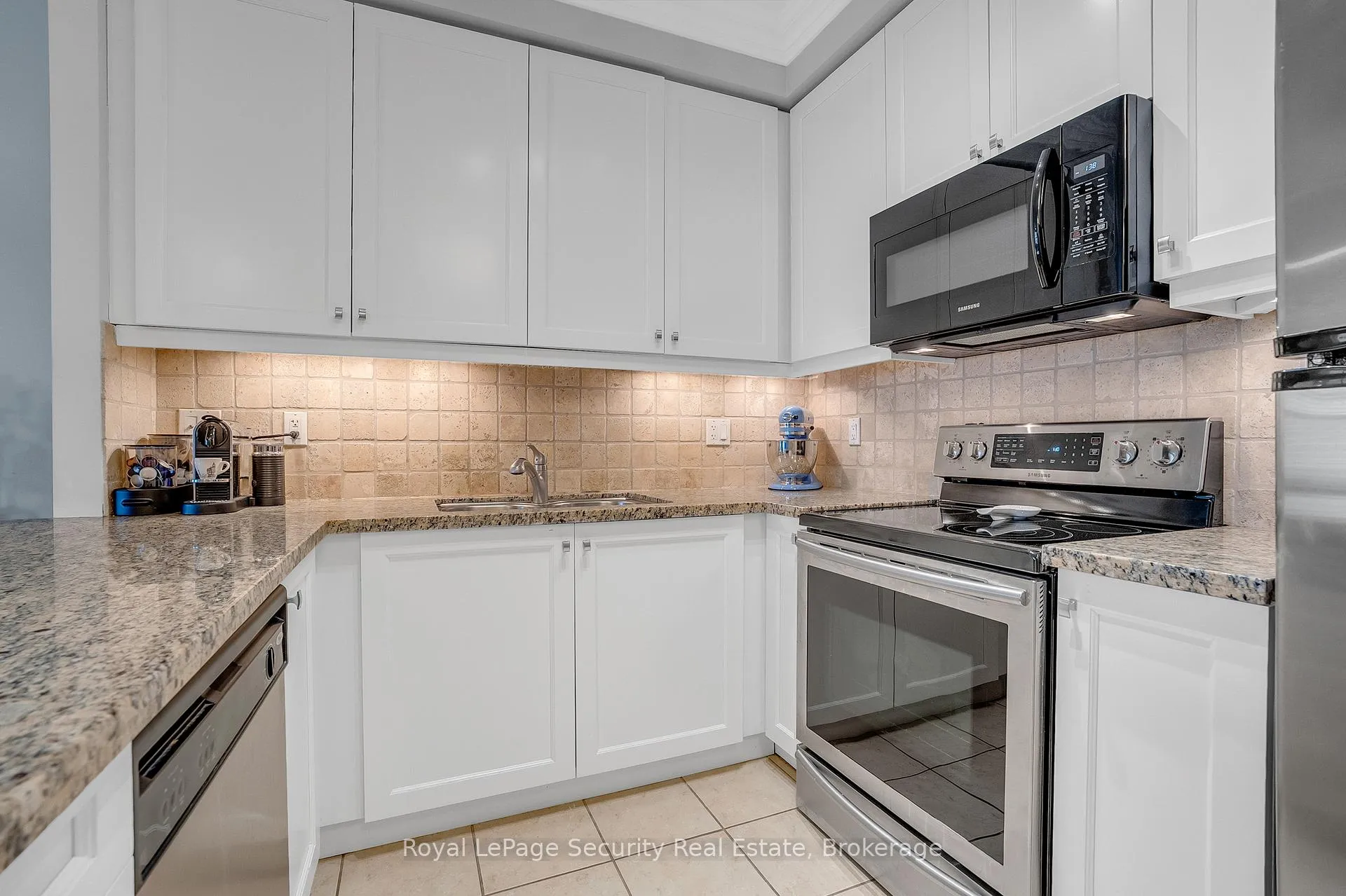 Photo 9 of Unit 209, 4620 Highway 7, Vaughan, East Woodbridge — HOMEH