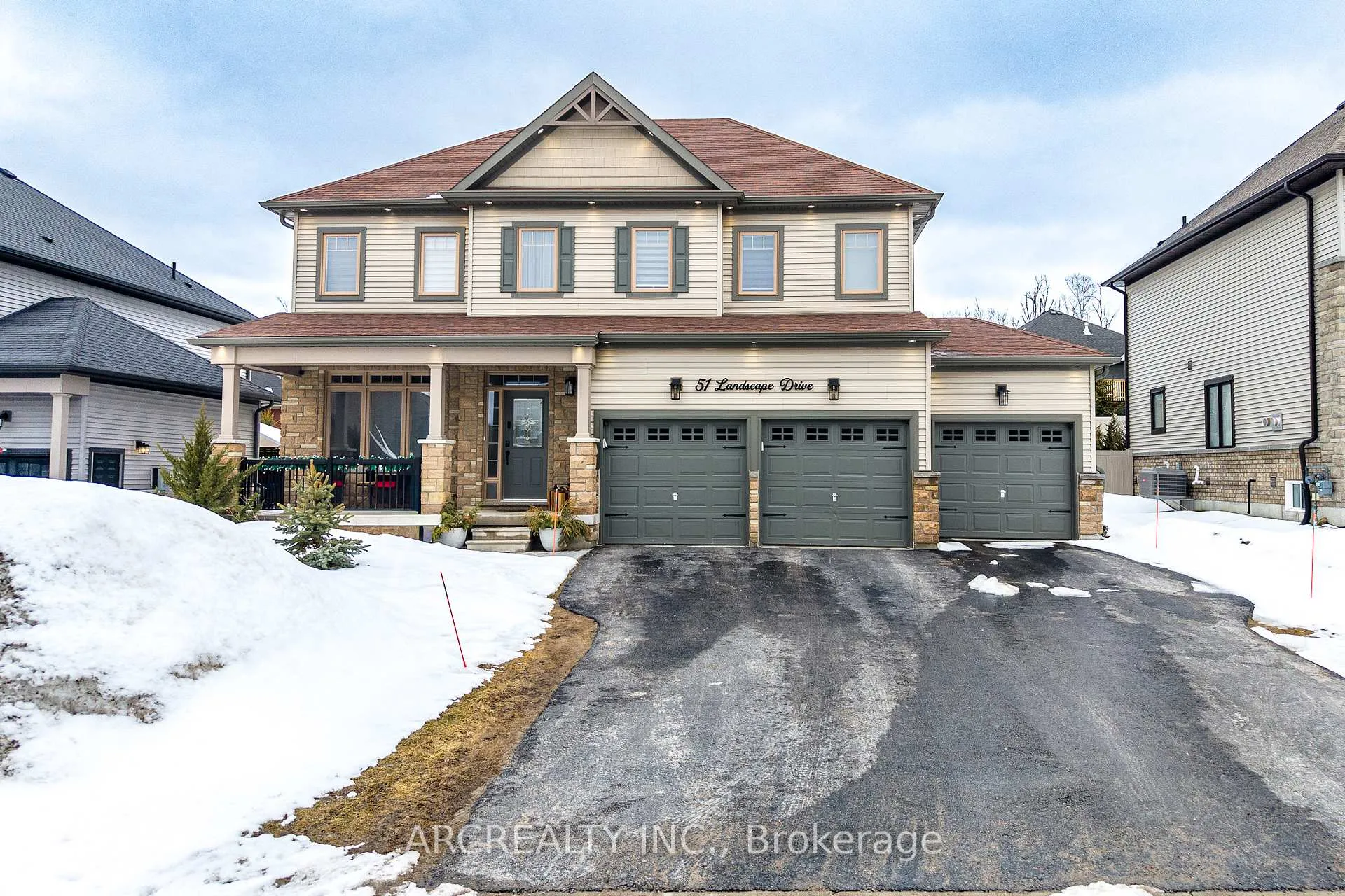 Photo 2 of 51 Landscape Drive, Oro-Medonte, Horseshoe Valley — HOMEH