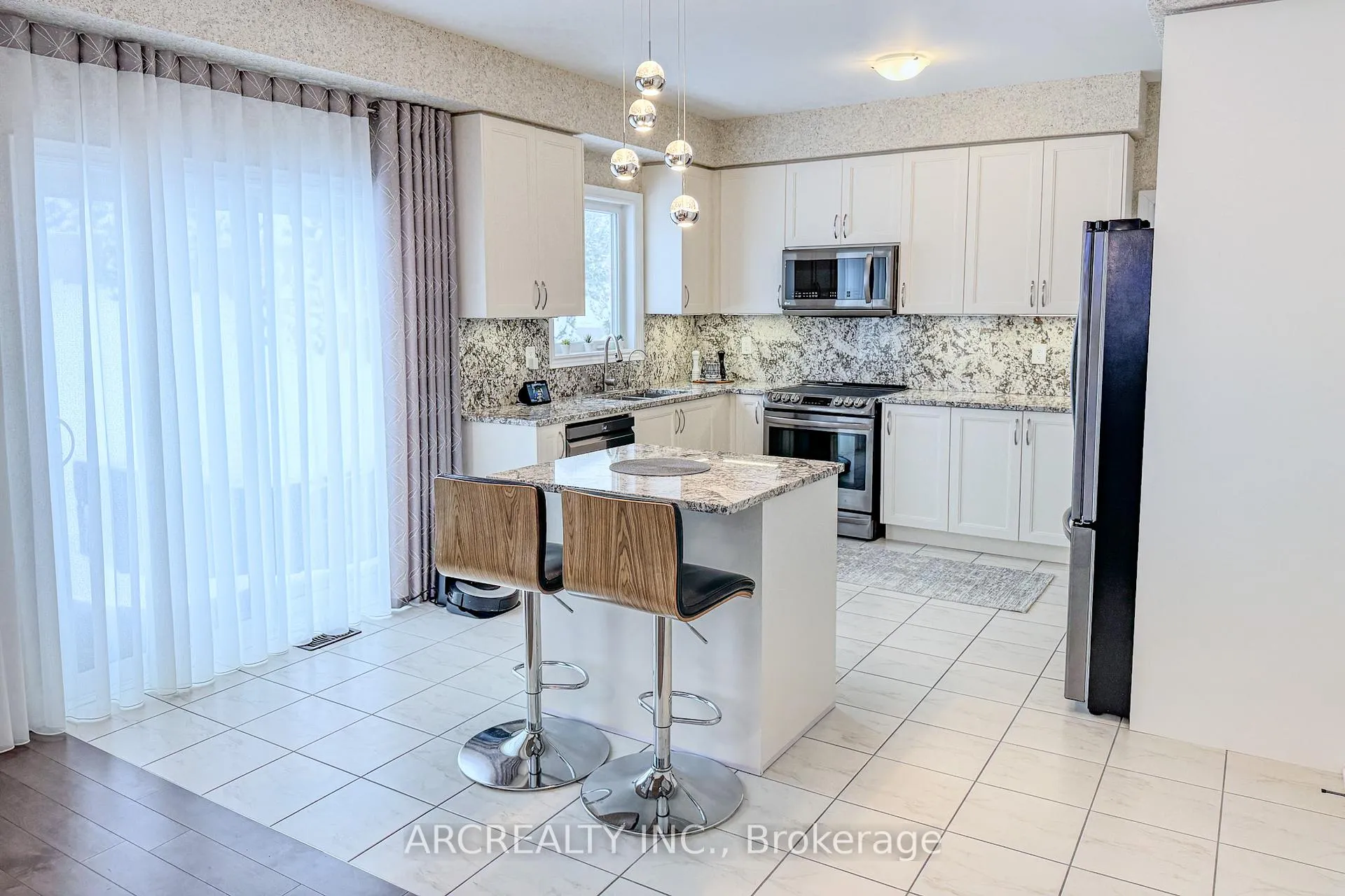 Photo 8 of 51 Landscape Drive, Oro-Medonte, Horseshoe Valley — HOMEH