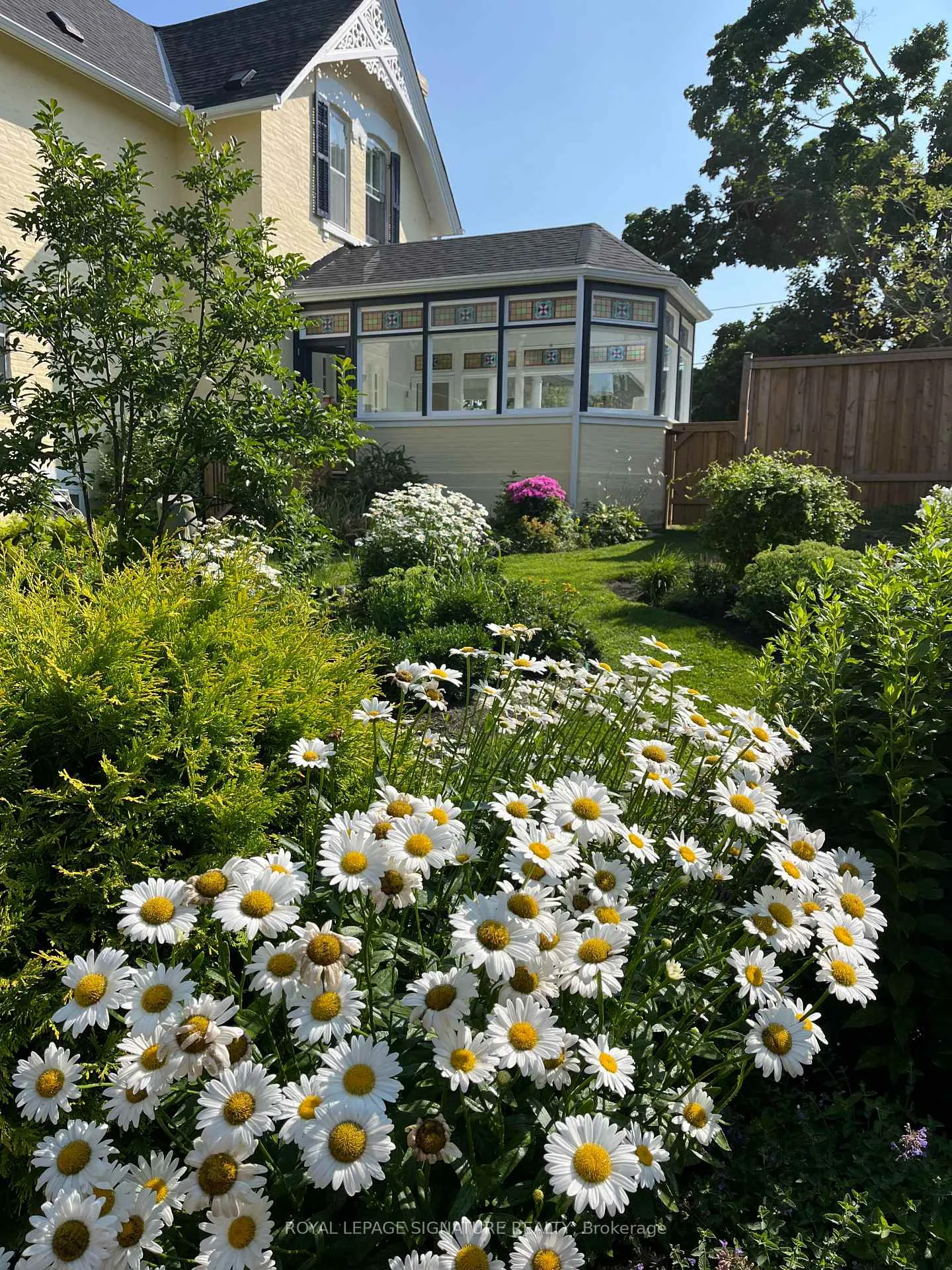 Photo 21 of 50 First Avenue, Uxbridge — HOMEH