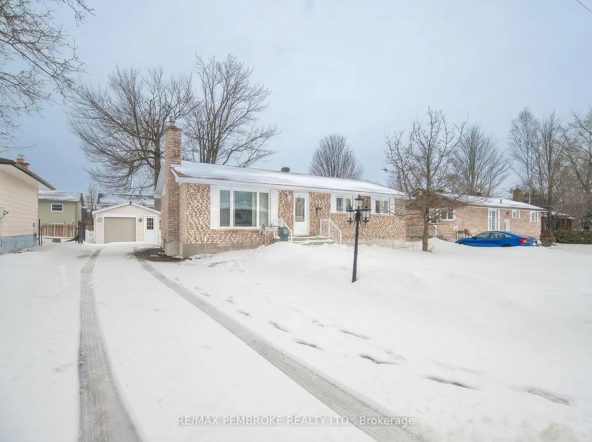 Photo 1 of 29 Lisa Crescent, Petawawa — HOMEH