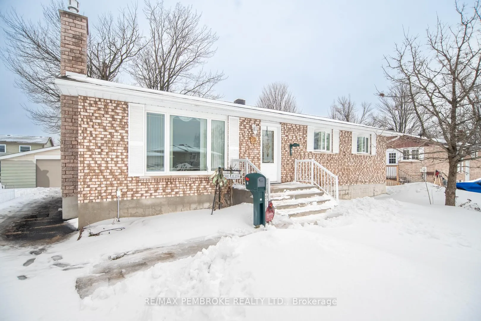 Photo 2 of 29 Lisa Crescent, Petawawa — HOMEH