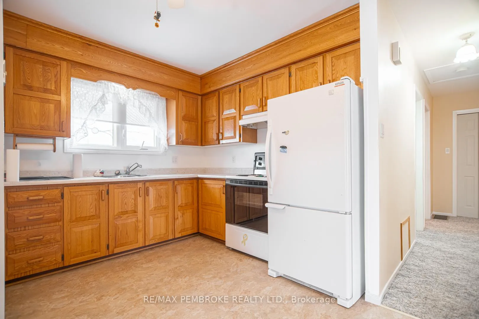 Photo 3 of 29 Lisa Crescent, Petawawa — HOMEH