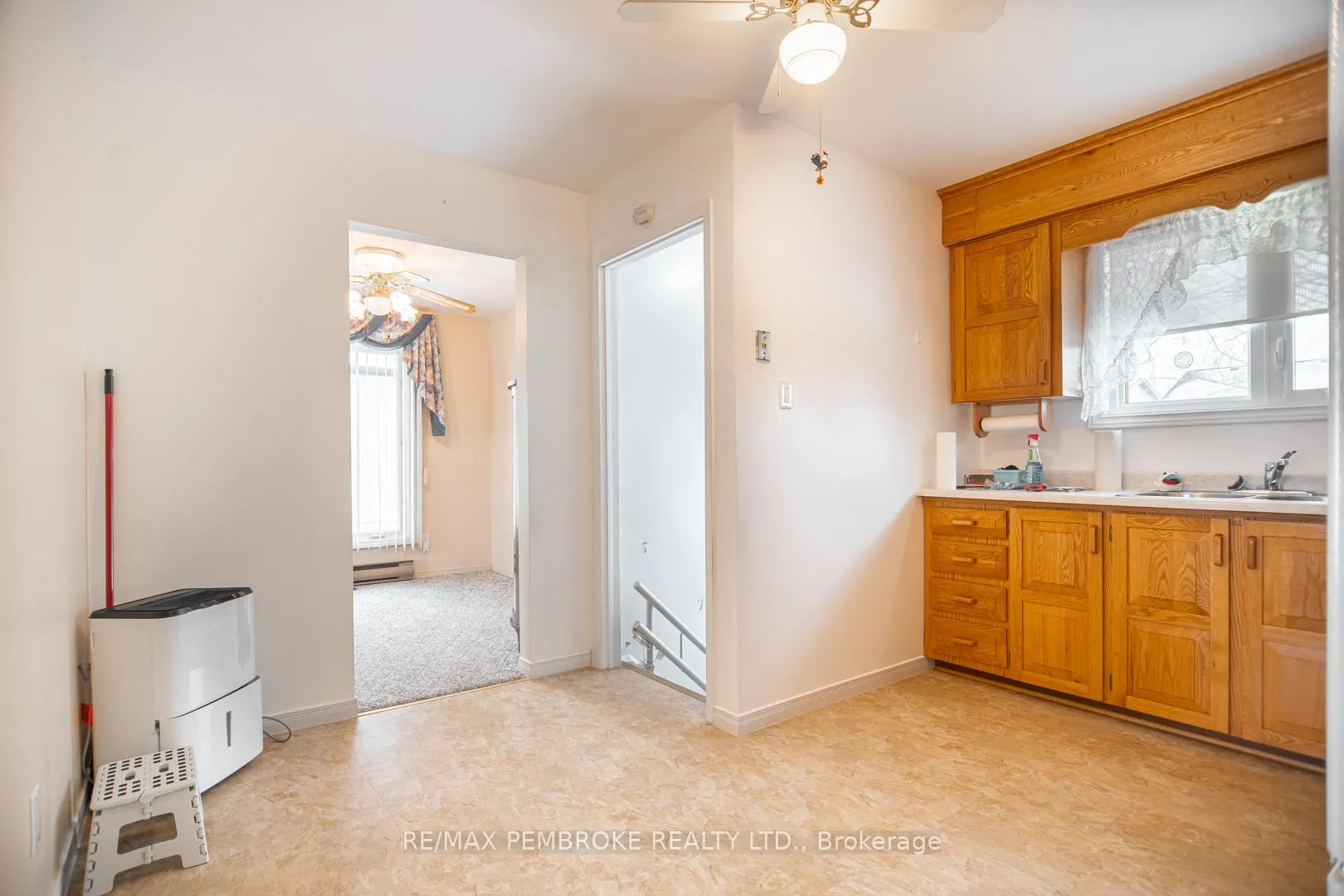 Photo 4 of 29 Lisa Crescent, Petawawa — HOMEH