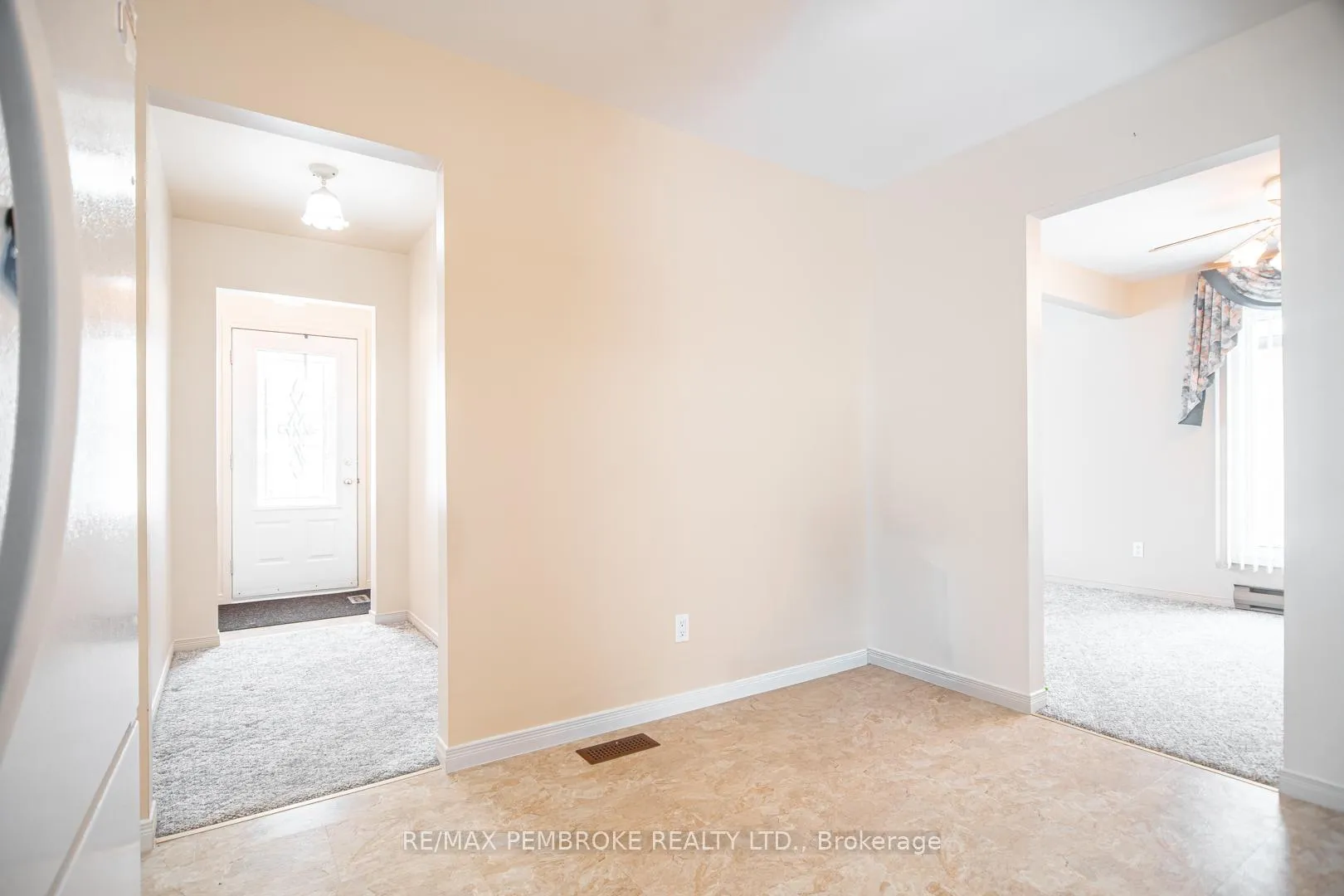 Photo 5 of 29 Lisa Crescent, Petawawa — HOMEH