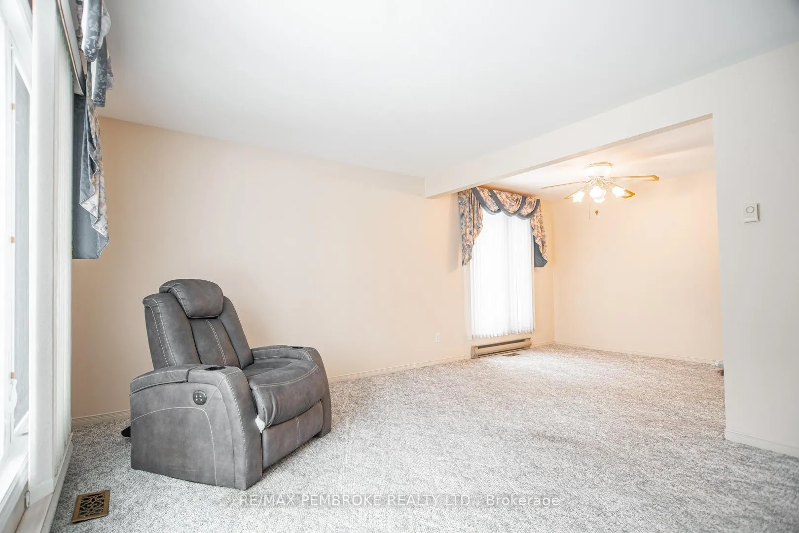 Photo 10 of 29 Lisa Crescent, Petawawa — HOMEH