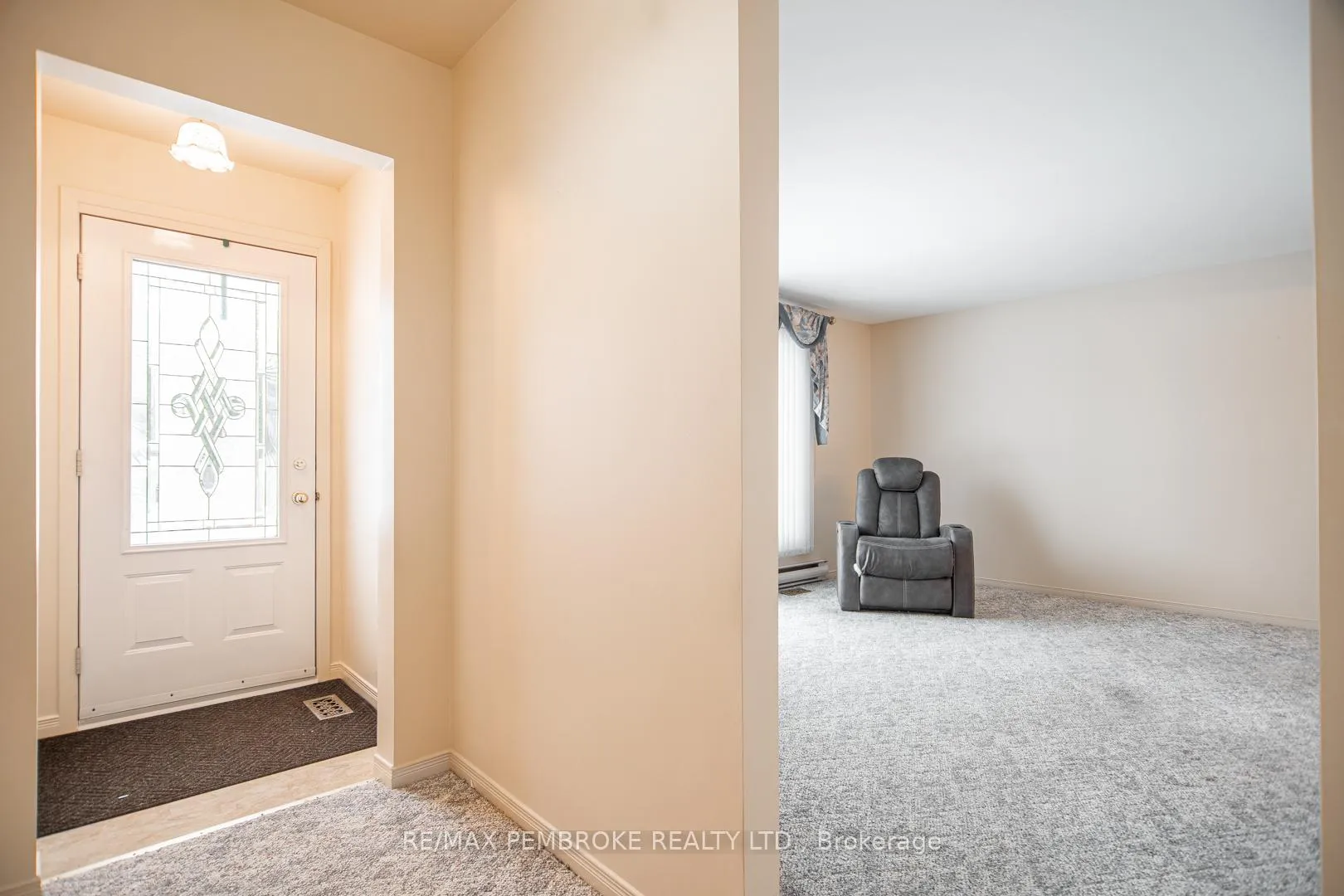 Photo 11 of 29 Lisa Crescent, Petawawa — HOMEH