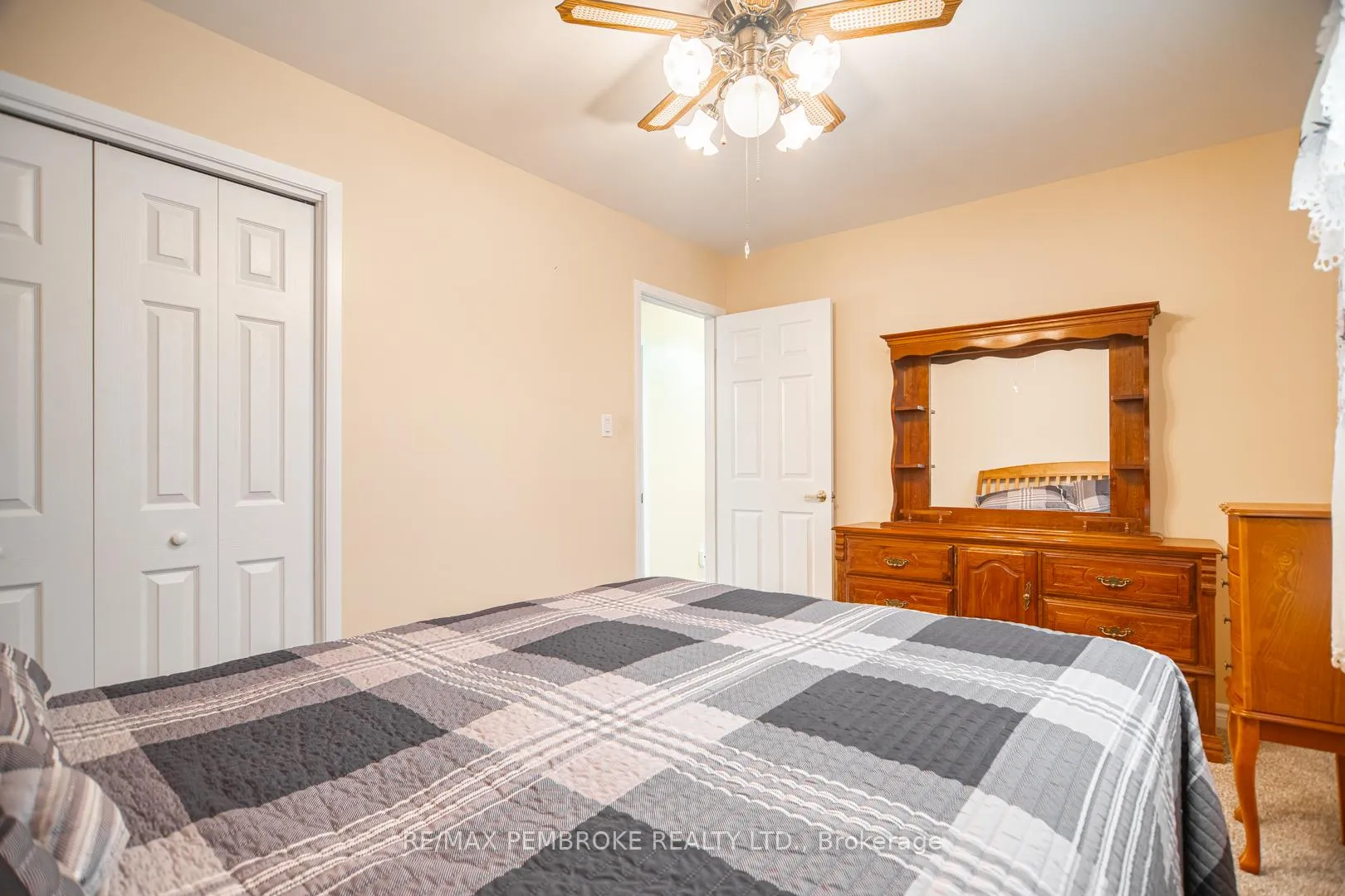 Photo 13 of 29 Lisa Crescent, Petawawa — HOMEH