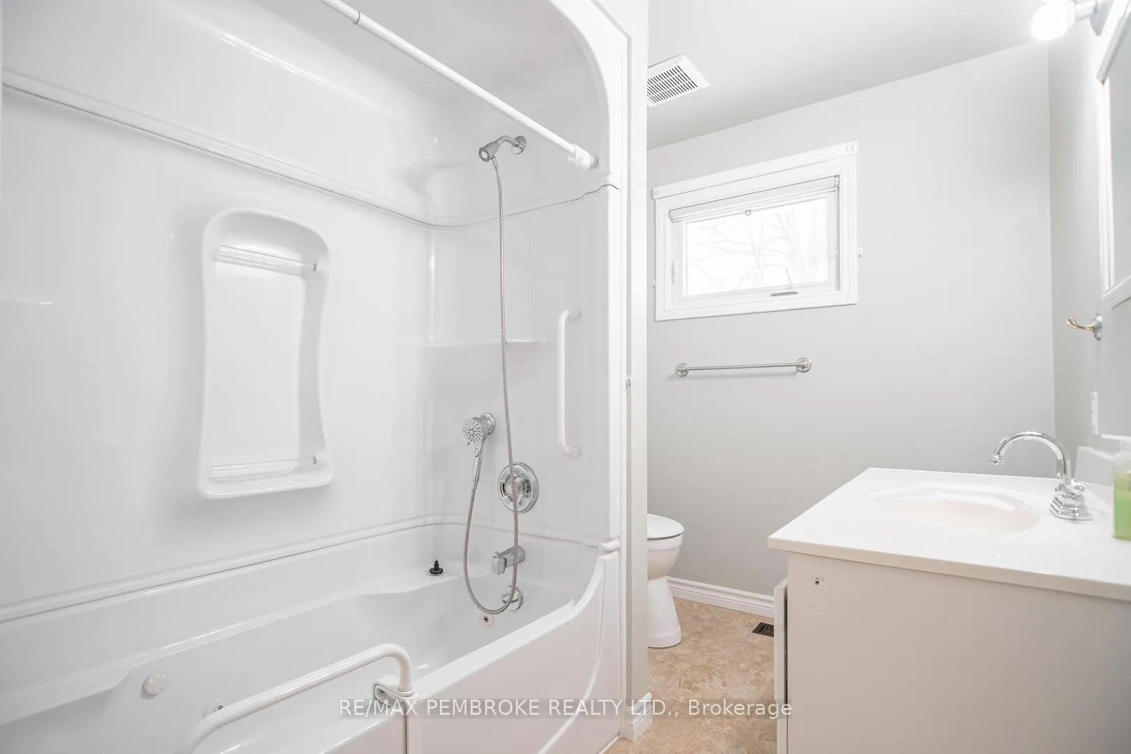 Photo 18 of 29 Lisa Crescent, Petawawa — HOMEH