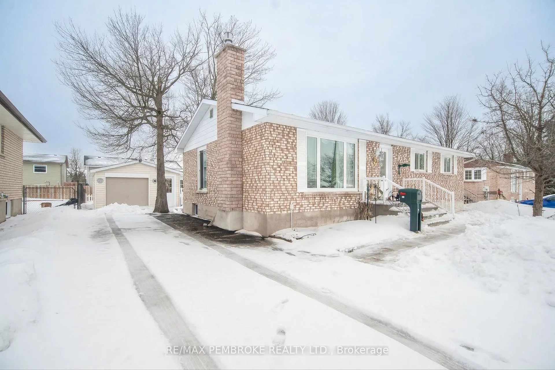 Photo 34 of 29 Lisa Crescent, Petawawa — HOMEH