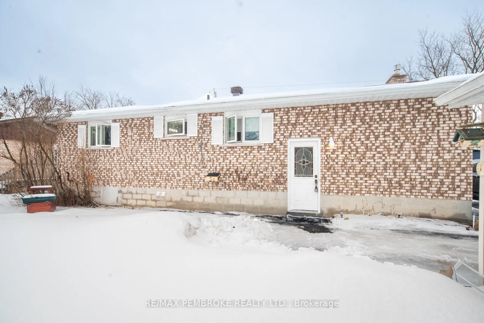 Photo 36 of 29 Lisa Crescent, Petawawa — HOMEH