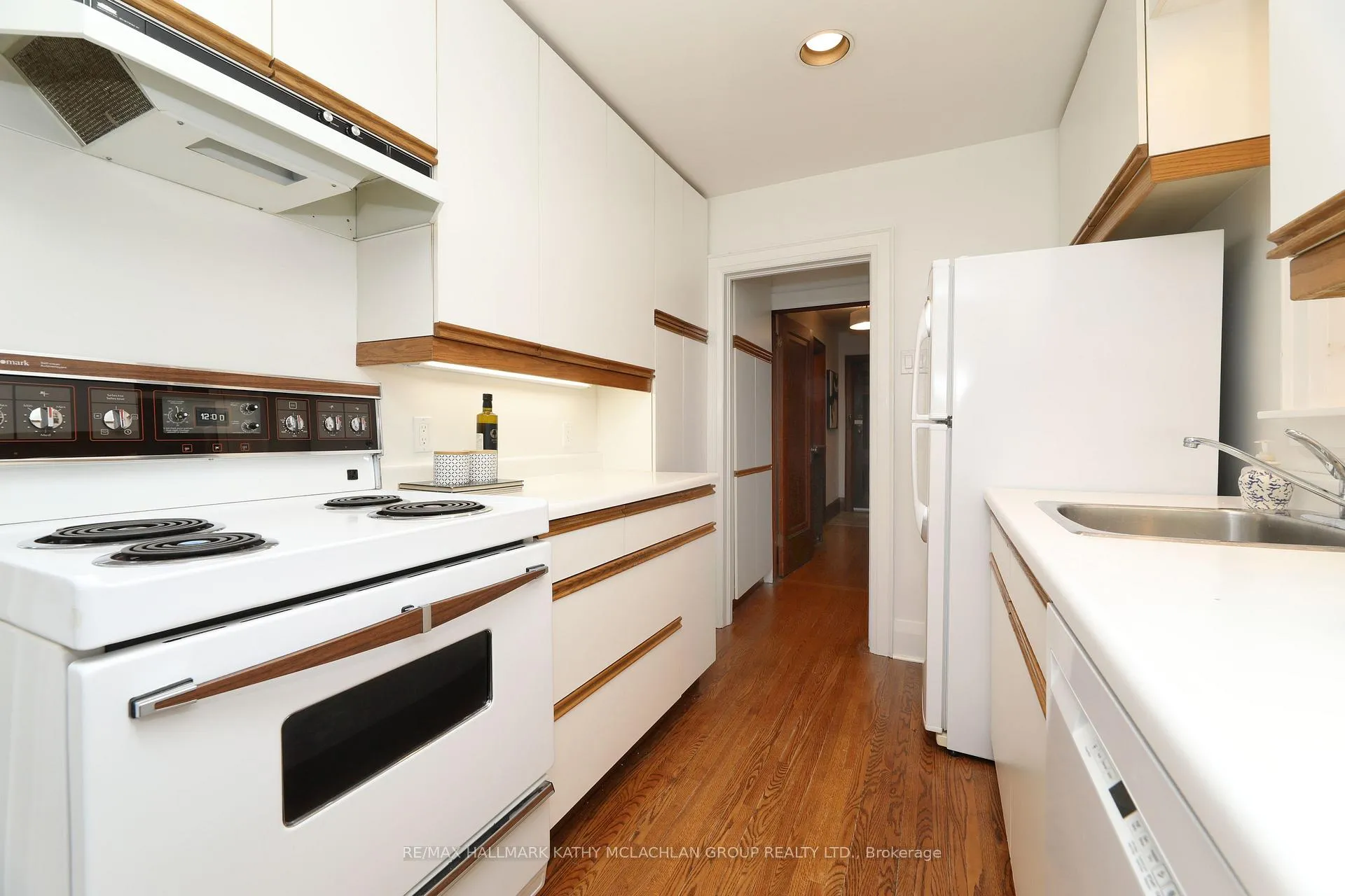 Photo 9 of 93 Donegall Drive, Toronto, Leaside — HOMEH