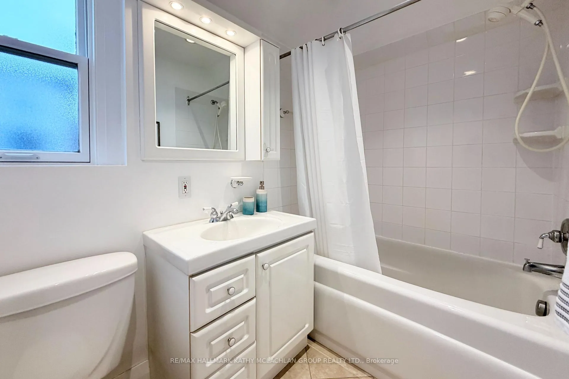 Photo 20 of 93 Donegall Drive, Toronto, Leaside — HOMEH