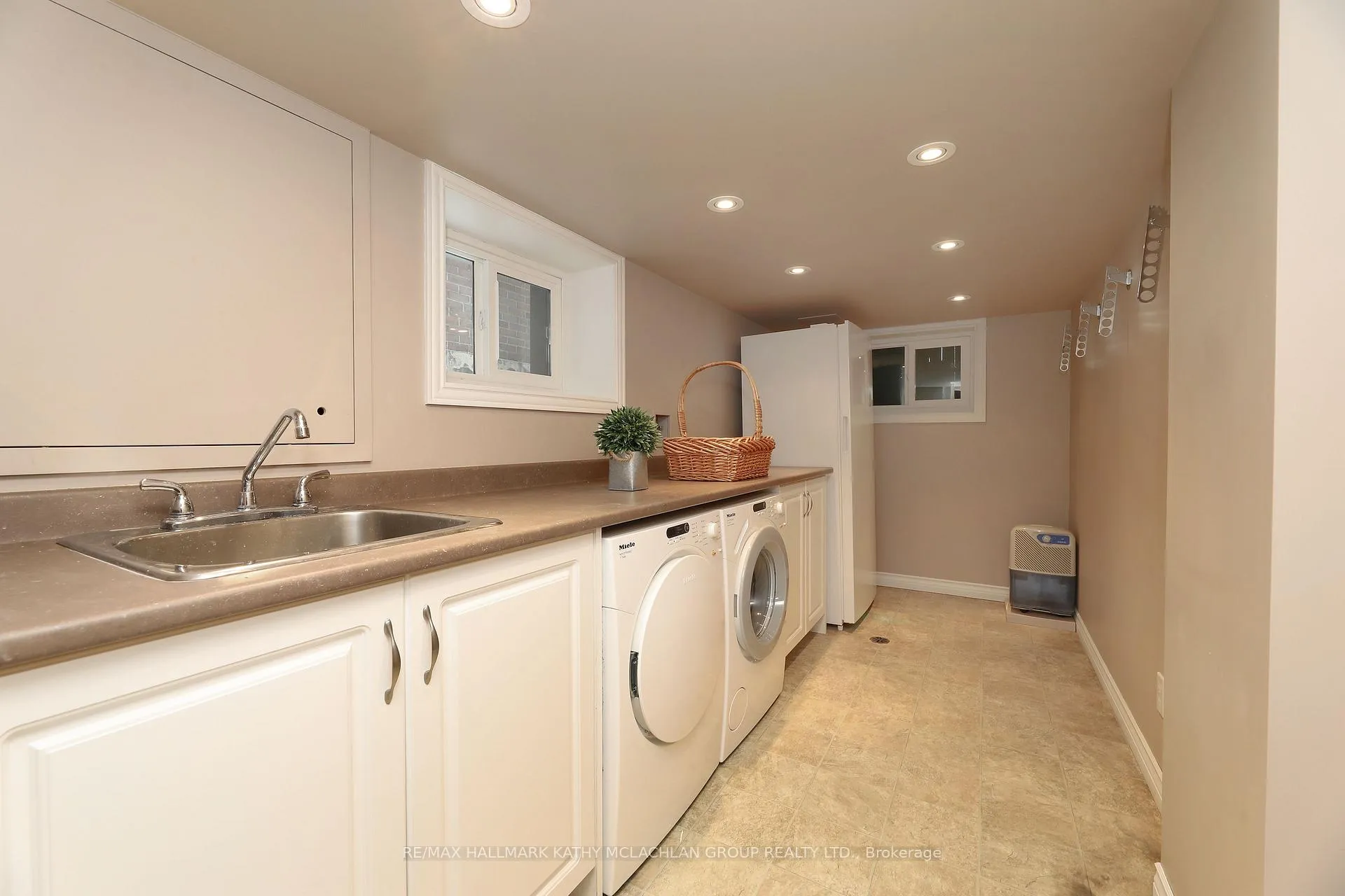Photo 24 of 93 Donegall Drive, Toronto, Leaside — HOMEH