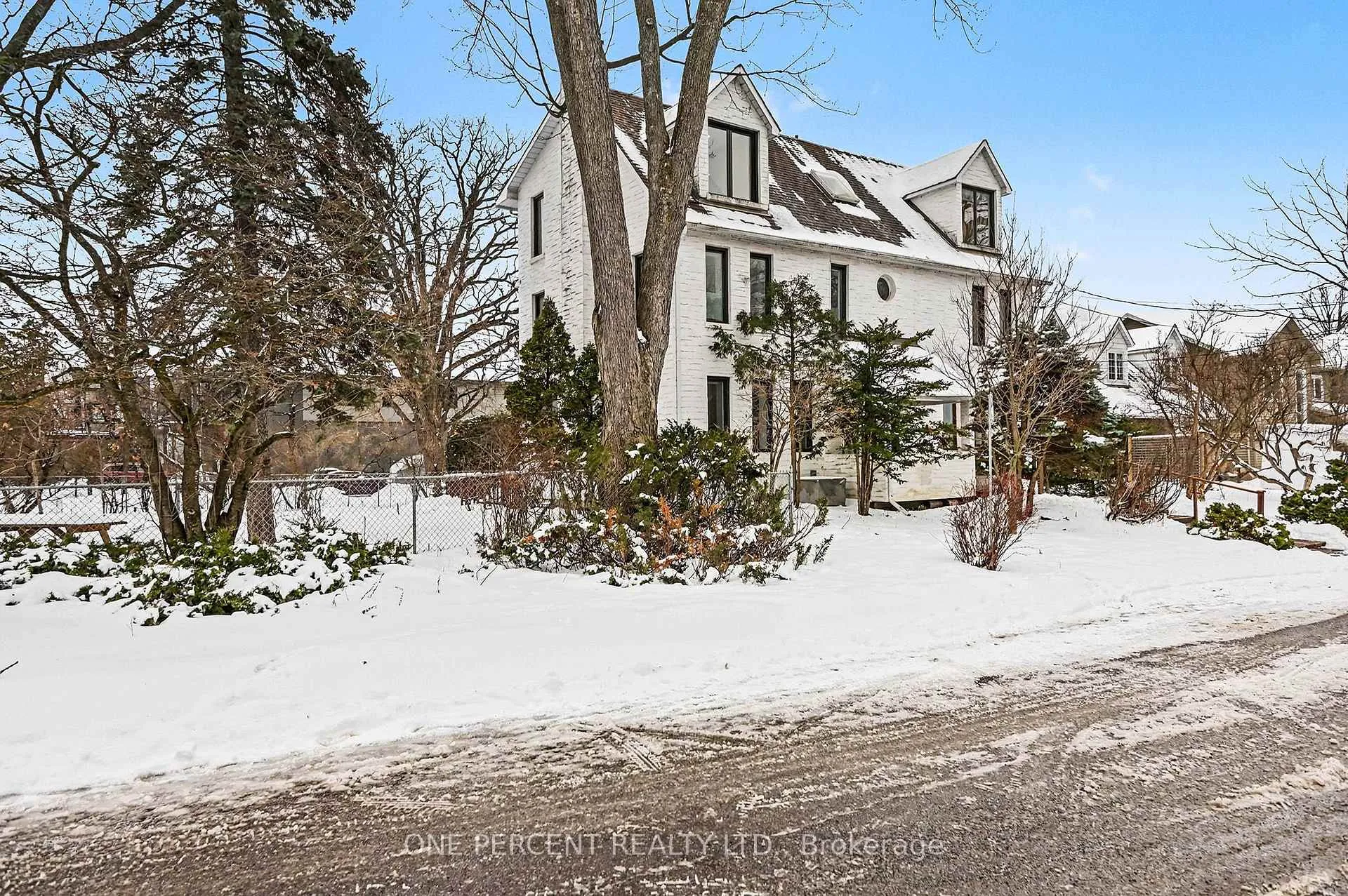 Photo 3 of 60 Pontiac Street, Ottawa, Ottawa West/Tunneys Pasture — HOMEH