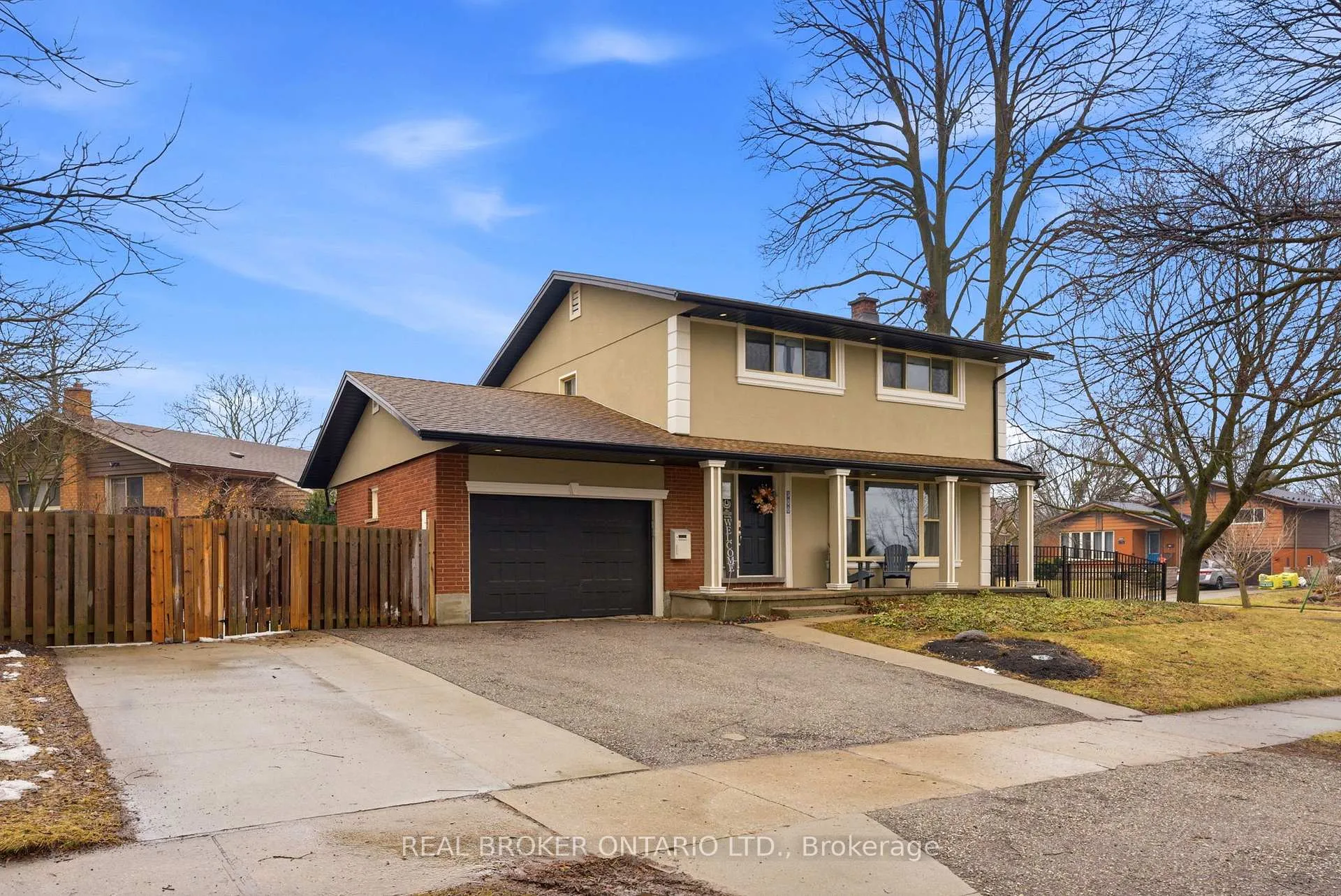 Photo 2 of 300 Stonybrook Drive, Kitchener — HOMEH