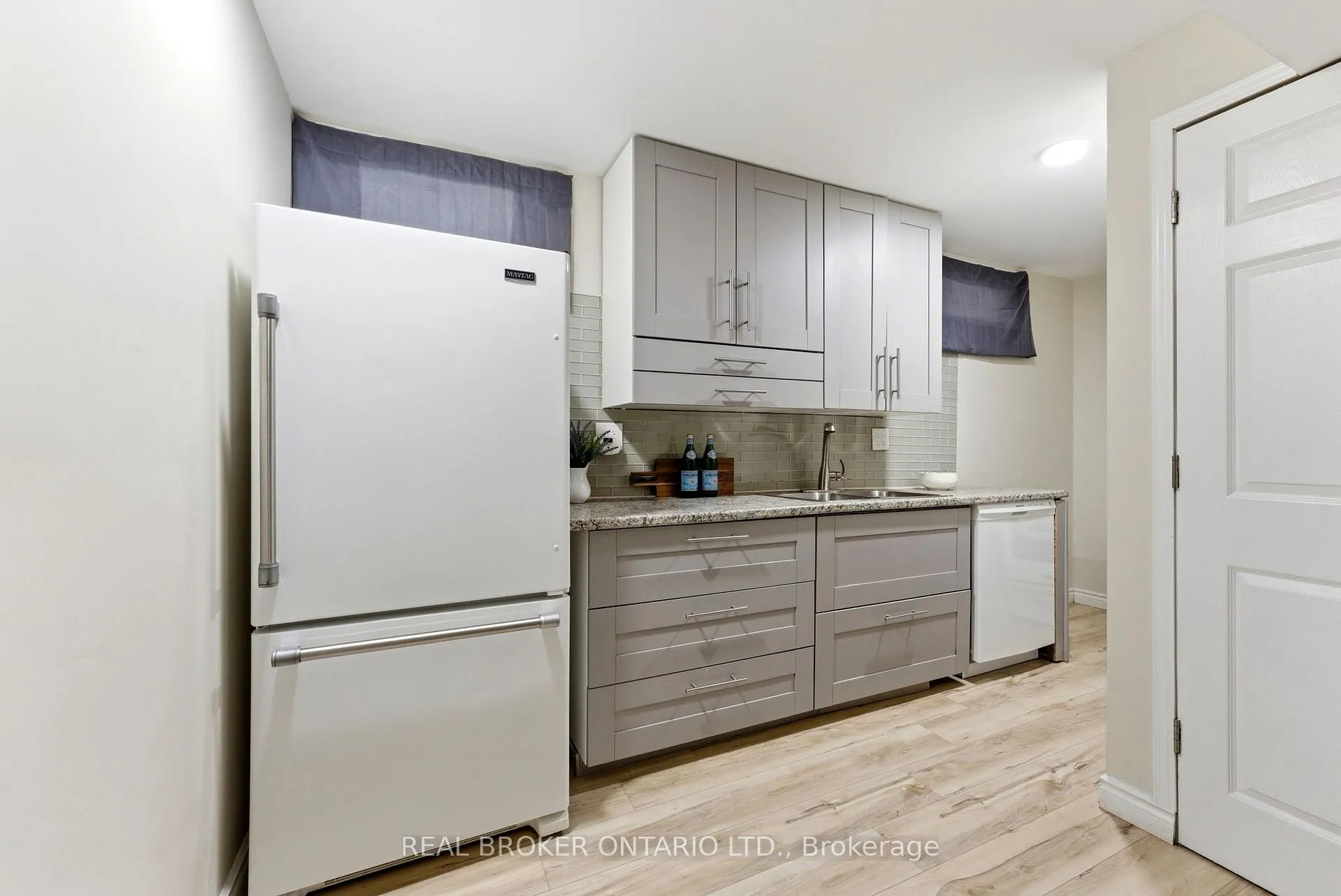 Photo 12 of 300 Stonybrook Drive, Kitchener — HOMEH