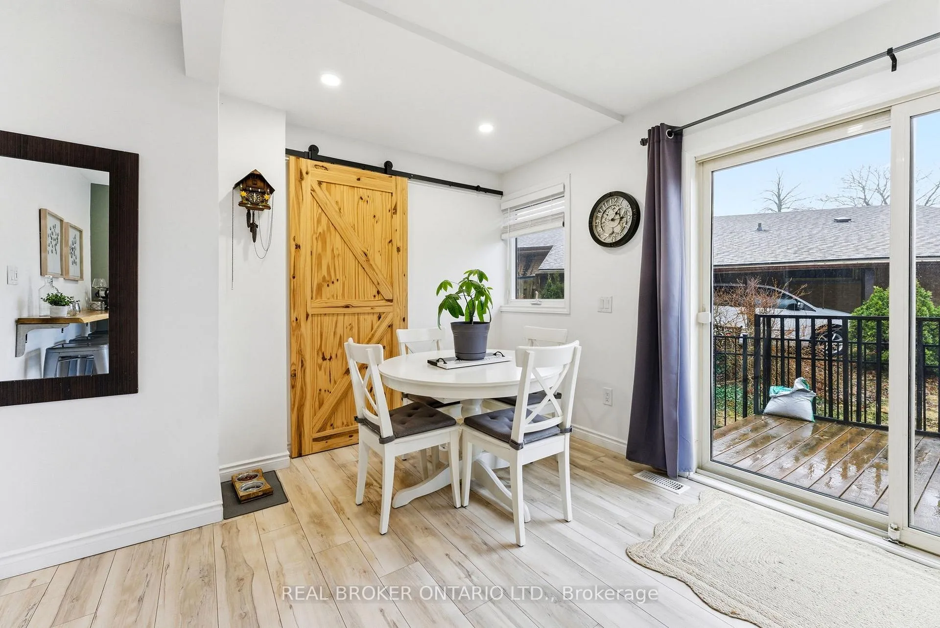 Photo 14 of 300 Stonybrook Drive, Kitchener — HOMEH